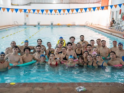 Estudiantes de la Licenciatura en Kinesiología y Fisiatría realizan prácticas de hidroterapia
