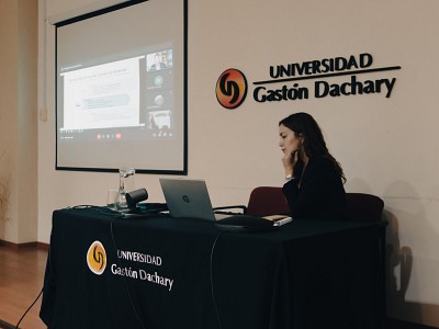 Estudiantes y egresados/as de Comercio Internacional se capacitan en la Red VUCE