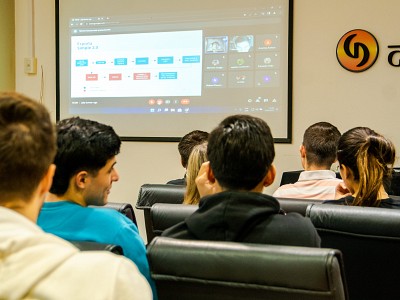 Estudiantes avanzados de Comercio Internacional recibieron capacitación sobre Exporta Simple y VUCE
